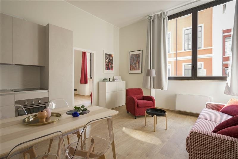 Apartamento pequeno organizado e arrumado